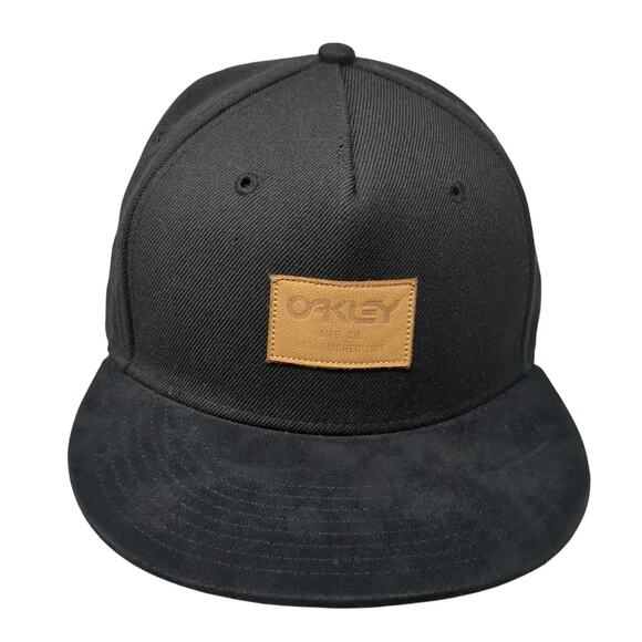 Oakley Snapback 5 Panel Cap Black One Size Adjustable Patch Vented Holes - Picture 1 of 9